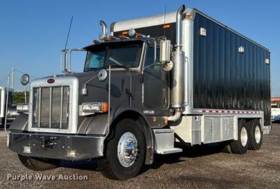 2005 Peterbilt 357 Fuel / Lube Truck