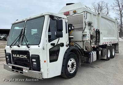 2025 Mack LR Refuse Truck