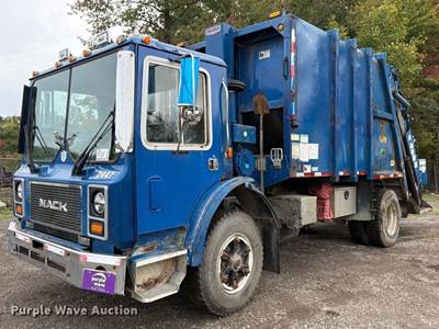1991 Mack MR688P Refuse Truck