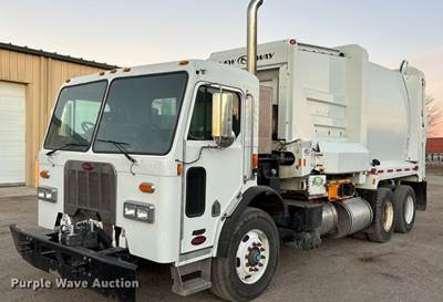 2014 Peterbilt 320 Refuse Truck