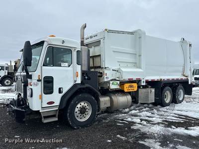 2020 Peterbilt 520 Refuse Truck