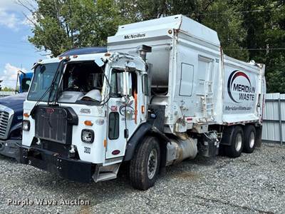 2025 Peterbilt 520 Refuse Truck