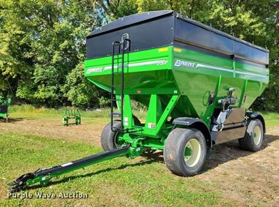 2020 Brent 757 Gravity Wagon