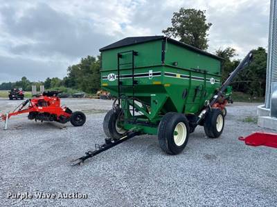 J&M 385SD Gravity Wagon