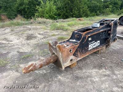 2018 JCB HM270T Breaker
