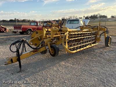 1995 Vermeer R-23 Hay Rake