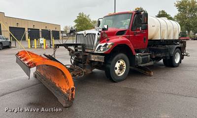 2010 International 7400 Hook Lift Truck