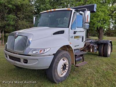 2007 International Durastar 4300 Hook Lift Truck