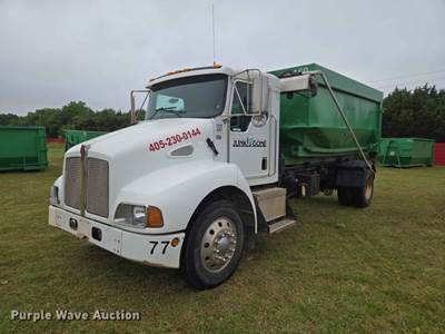 2006 Kenworth T300 Hook Lift Truck