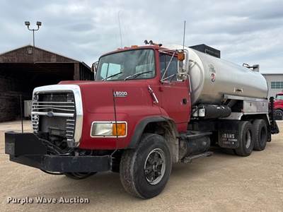 1992 Ford L8000 Oil Distributor Truck
