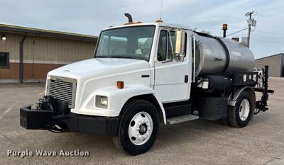 2002 Freightliner FL60 Oil Distributor Truck
