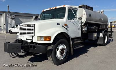 1999 International 4700 Oil Distributor Truck
