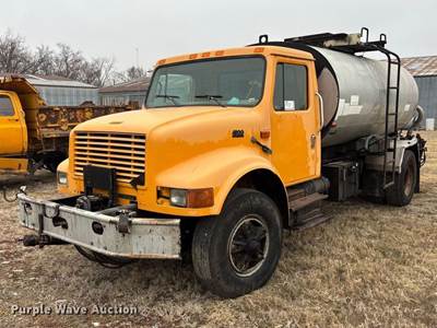 1996 International 4900 Oil Distributor Truck