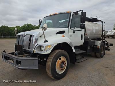 2005 International 7300 Oil Distributor Truck