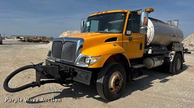 2007 International 7400 Oil Distributor Truck