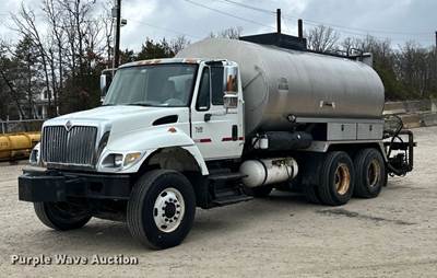 2003 International 7400 Oil Distributor Truck