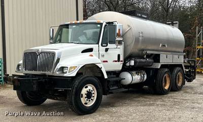 2003 International 7400 Oil Distributor Truck