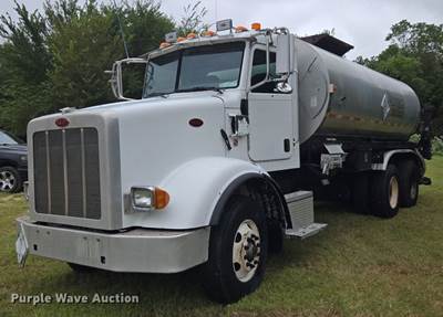 2011 Peterbilt 365 Oil Distributor Truck