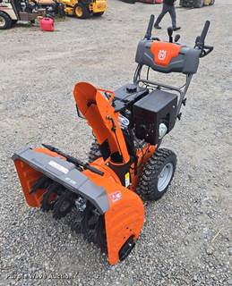 Husqvarna ST330 Snow Blower
