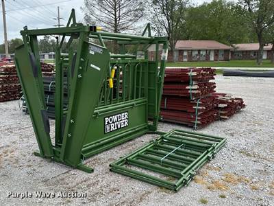 Powder River M1500 Squeeze Chute