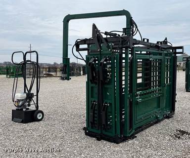 Regal Livestock Squeeze Chute