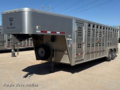2017 Wilson PSGN-5724T Livestock Trailer