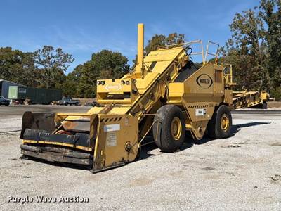 Weiler E2850 Material Transfer Vehicle