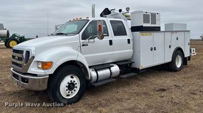 2015 Ford F750 Super Duty Crew Cab Utility / Service Truck