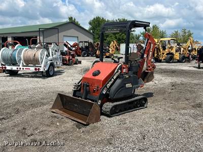 2004 Ditch Witch XT850 Mini Excavator / Tool Carrier