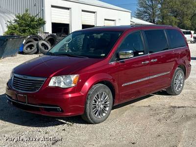 2013 Chrysler Town And Country Van