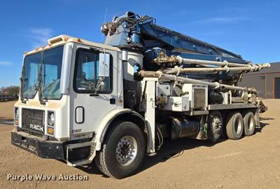 1996 Mack MR690S Concrete Pump Truck