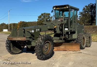 1990 John Deere 570B Motor Grader