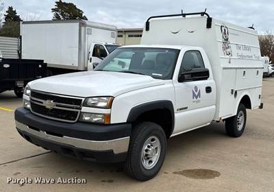 2007 Chevrolet Silverado 2500HD Utility Bed Pickup Truck