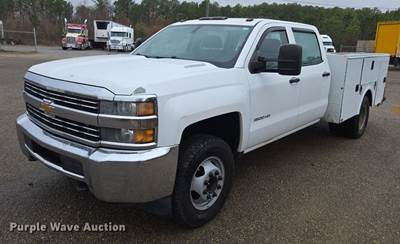 2015 Chevrolet Silverado 2500HD Crew Cab Utility Bed Pickup Truck