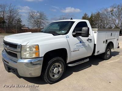 2009 Chevrolet Silverado 2500HD Utility Bed Pickup Truck