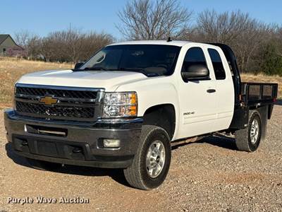 2013 Chevrolet Silverado 2500HD Ext. Cab Flatbed Pickup Truck