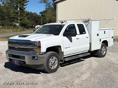 2017 Chevrolet Silverado 2500HD Crew Cab Utility Bed Pickup Truck