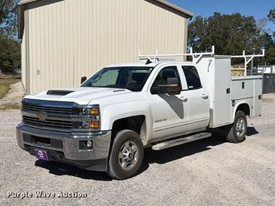 2017 Chevrolet Silverado 2500HD Crew Cab Utility Bed Pickup Truck