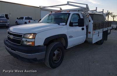 2006 Chevrolet Silverado 3500 Flatbed Pickup Truck