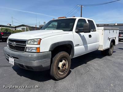 2007 Chevrolet Silverado 3500 Ext. Cab Utility Bed Pickup Truck