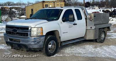 2011 Chevrolet Silverado 3500HD Ext. Cab Flatbed Pickup Truck