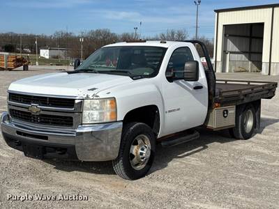 2009 Chevrolet Silverado 3500HD Flatbed Pickup Truck