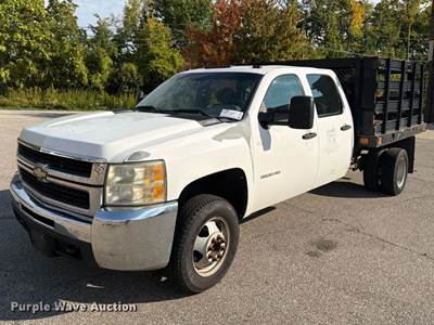2010 Chevrolet Silverado 3500HD Crew Cab Flatbed Pickup Truck