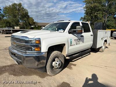 2017 Chevrolet Silverado 3500HD Crew Cab Utility Bed Pickup Truck