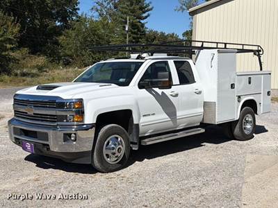 2018 Chevrolet Silverado 3500HD Crew Cab Utility Bed Pickup Truck
