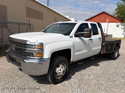 2015 Chevrolet Silverado 3500HD Crew Cab Flatbed Pickup Truck