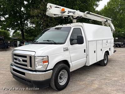2022 Ford E350 Super Duty Van With Bucket Lift