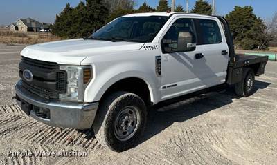 2018 Ford F250 Super Duty Crew Cab Flatbed Pickup Truck