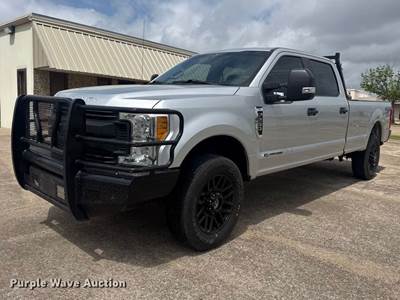 2017 Ford F250 Super Duty Crew Cab Pickup Truck