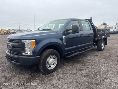 2017 Ford F250 Super Duty Crew Cab Flatbed Pickup Truck